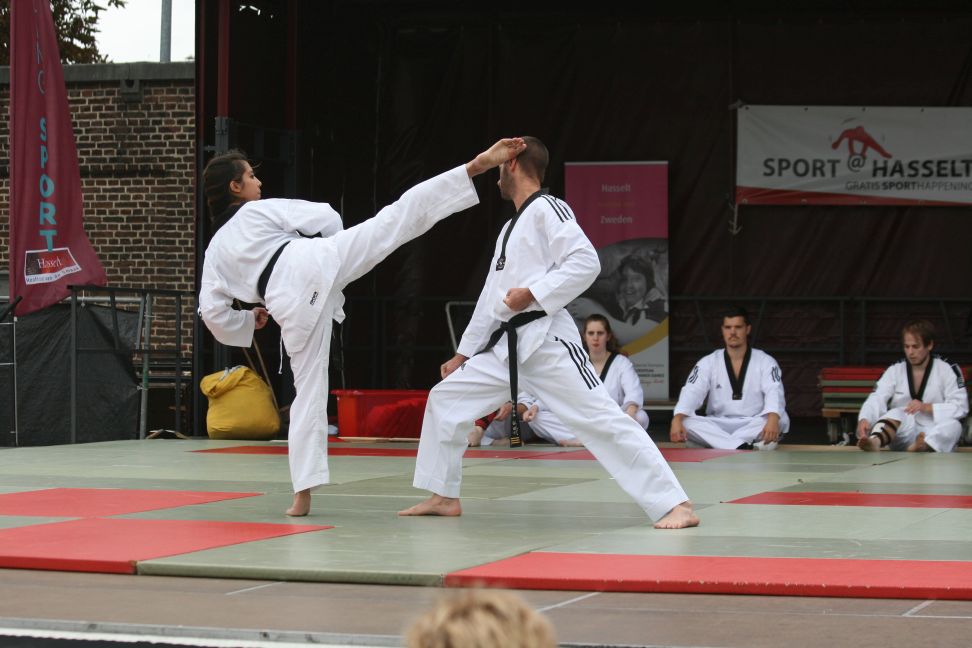 Andrea tijdens de DEMO taekwondo te Hasselt